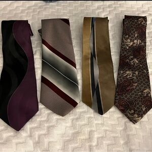 Lot of 4 Men's Silk Neck Ties
Designer
Vintage Modern Mixed Patterns
Bundle